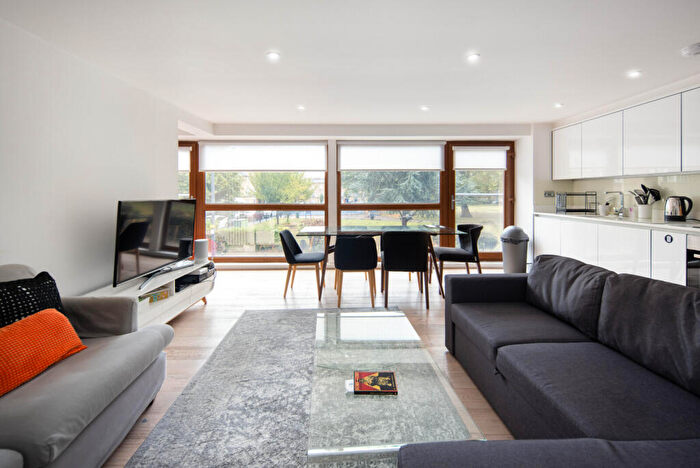 2 Bedroom Flat For Sale In Vallance Road, London, E1