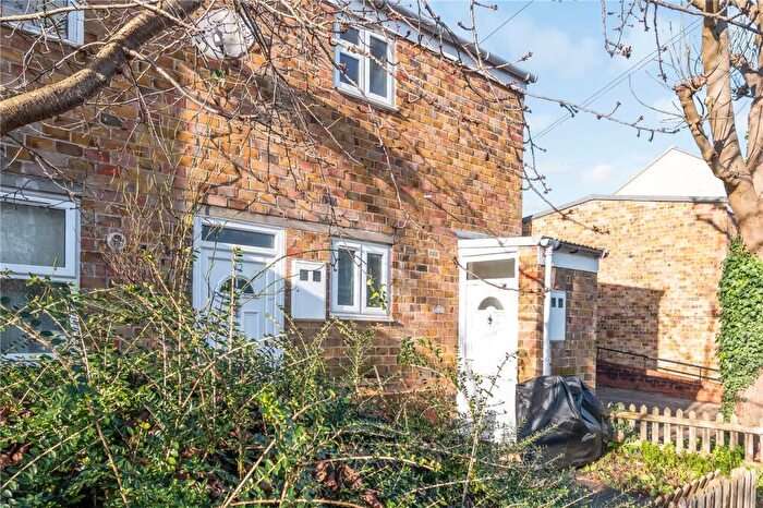 1 Bedroom Maisonette To Rent In Hindmans Road, East Dulwich, London, SE22