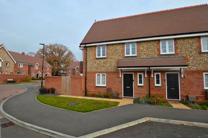 2 Bedroom Semi-Detached House To Rent In Oak Tree Close, Rowlands Castle PO9