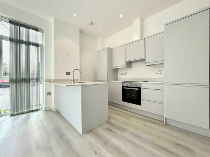 2 Bedroom Maisonette To Rent In Parkview House, Oaklands Park, Wokingham, RG41