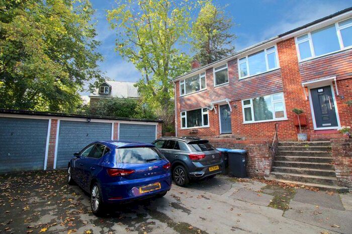 1 Bedroom Flat To Rent In The Rise, East Grinstead, RH19