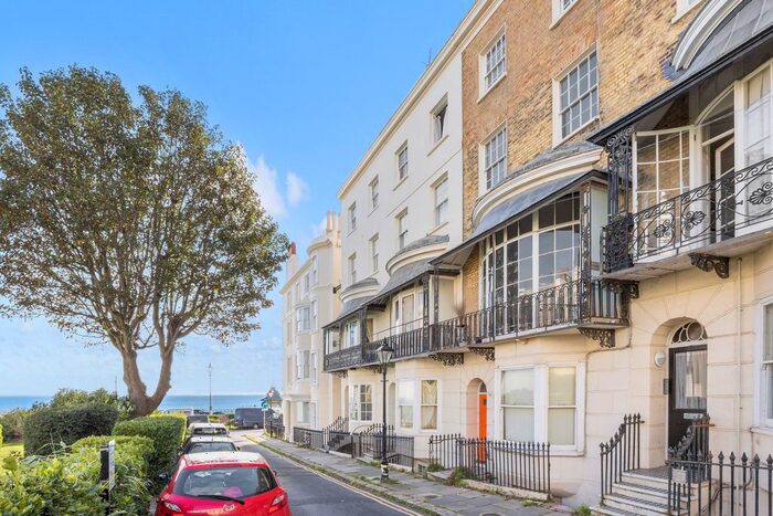 2 Bedroom Flat To Rent In Marine Square, Brighton, BN2