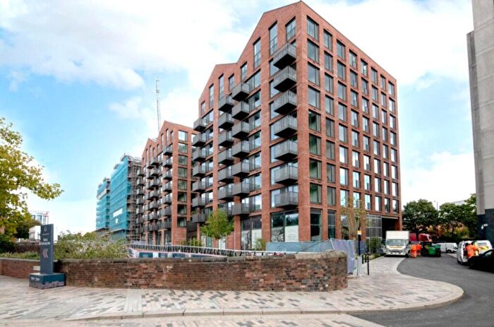 2 Bedroom Apartment To Rent In Ashted Wharf, Glasswater Locks, B4