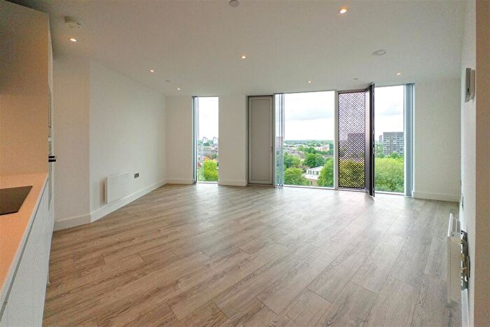 2 Bedroom Flat To Rent In Thr, M15