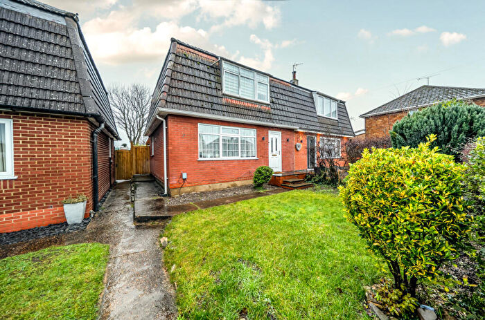 3 Bedroom Semi Detached House For Sale In Hillcroft, Dunstable, Bedfordshire, LU6