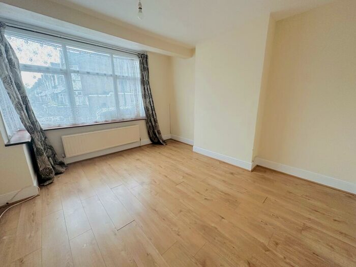 3 Bedroom House To Rent In Overton Road, Leyton, E10