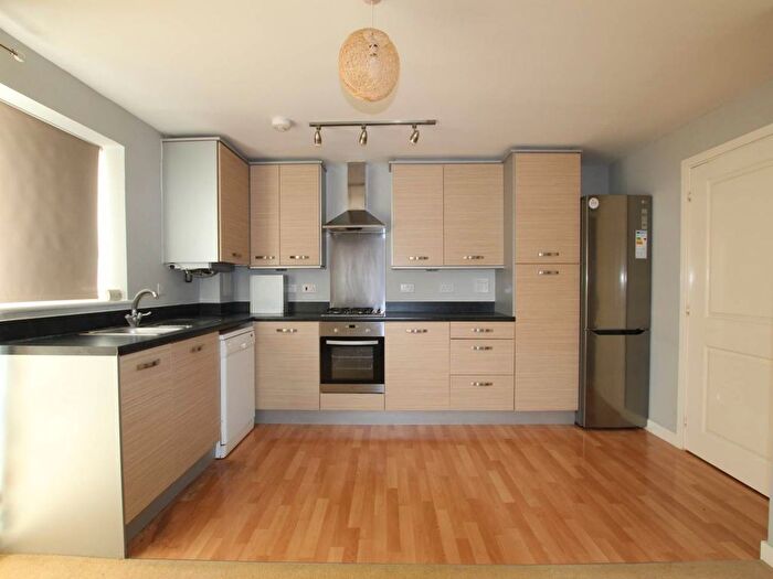 2 Bedroom Flat To Rent In Fawn House, Albacore Way, Hayes, UB3