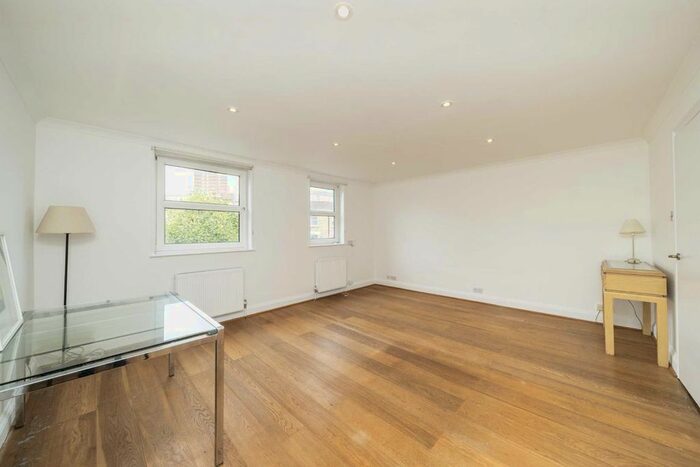 3 Bedroom Flat To Rent In Netherwood Road, London, W14