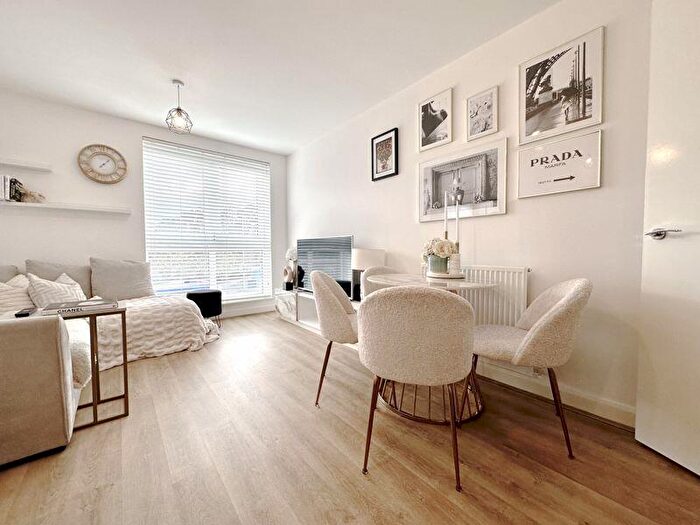 1 Bedroom Apartment For Sale In Ashley Road, Parkstone, Poole, BH14