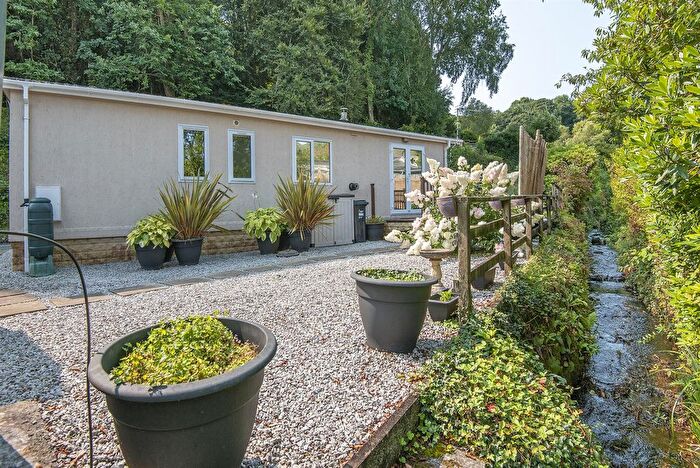 2 Bedroom Mobile/park Home For Sale In Cosawes Park Homes, Perranarworthal, Truro, TR3