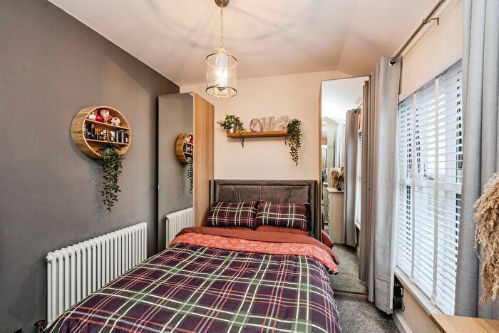 3 Bedroom End Of Terrace House For Sale In Hillside, Cimla, Neath, SA11