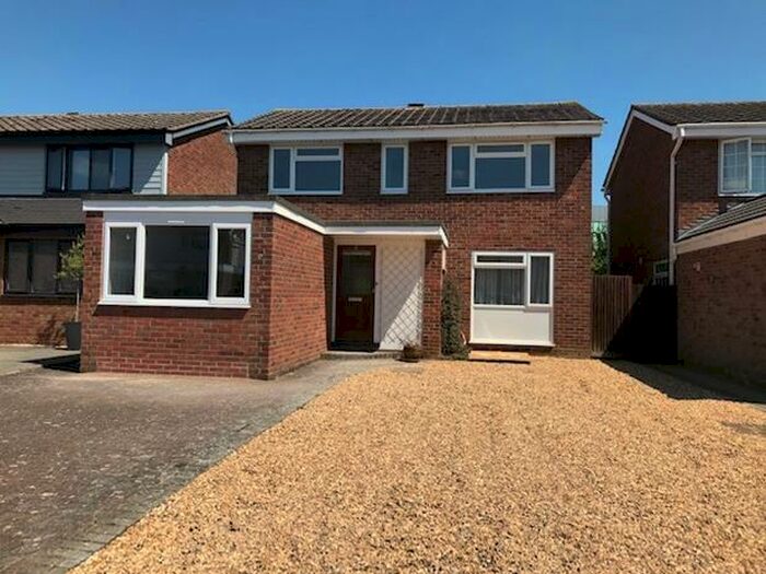 6 Bedroom Detached House To Rent In Clovelly Way, Bedford, MK40