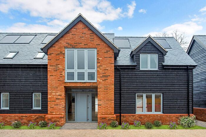 3 Bedroom Semi-Detached House For Sale In Station Road, Tring, HP23