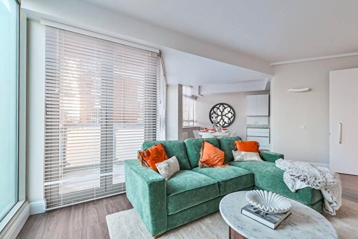 2 Bedroom Flat To Rent In City Road, Old Street, London, EC1V