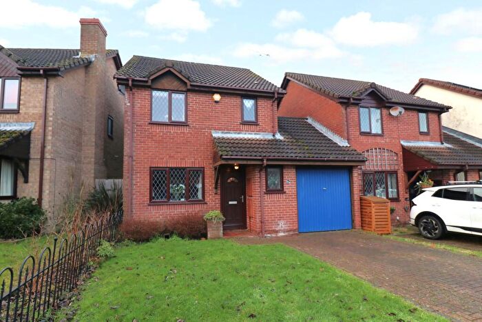 3 Bedroom Link Detached House For Sale In St. Lawrence Close, Hedge End, SO30