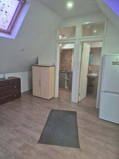 Studio To Rent In John Street, Hounslow, TW3