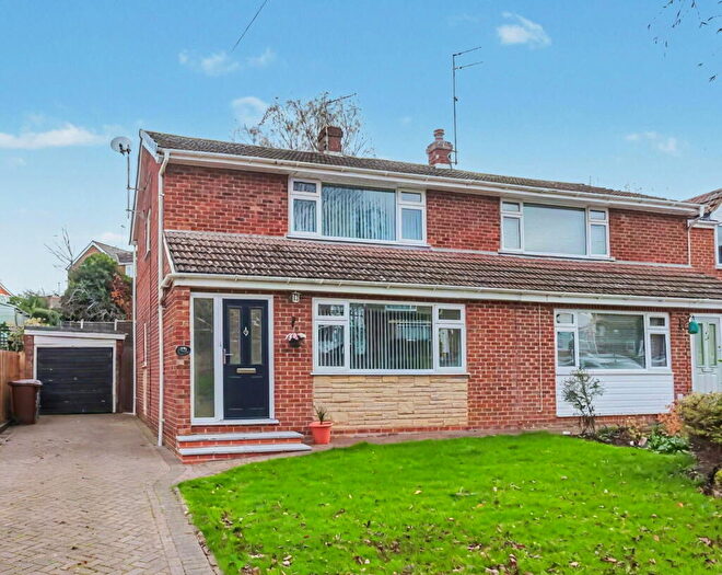 3 Bedroom Semi-Detached House For Sale In Kingsway, Banbury, OX16