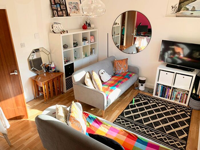 2 Bedroom Flat To Rent In Franklin Road, Worthing, BN13