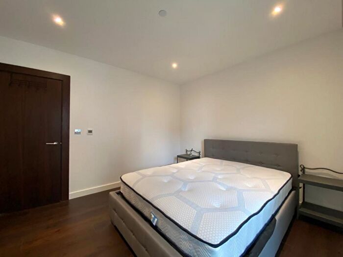 1 Bedroom Flat To Rent In Lexington Gardens, Battersea, SW11