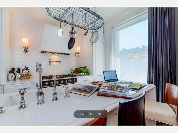 2 Bedroom Flat To Rent In Elsham Road, London, W14