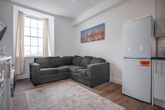 4 Bedroom Flat To Rent In P Nicolson Street, Edinburgh, EH8
