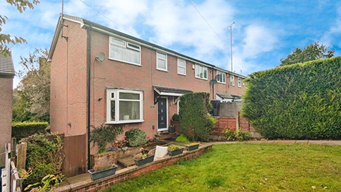 3 Bedroom Town House For Sale In Larch Grove, Lees, Oldham, OL4