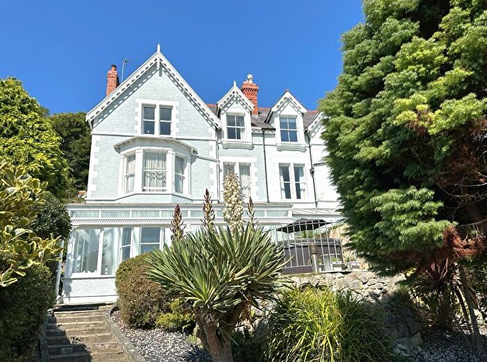 5 Bedroom Semi-Detached House For Sale In Church Walks, Llandudno., LL30