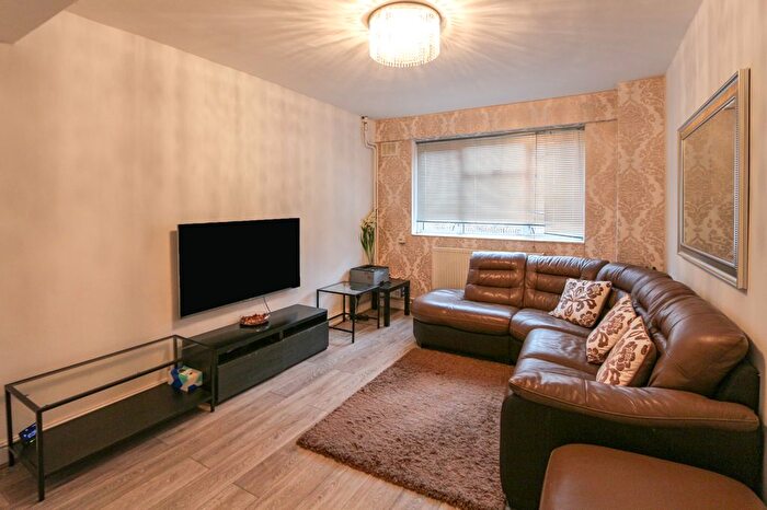 1 Bedroom Flat For Sale In Jarman House, Jubilee Street, London, E1