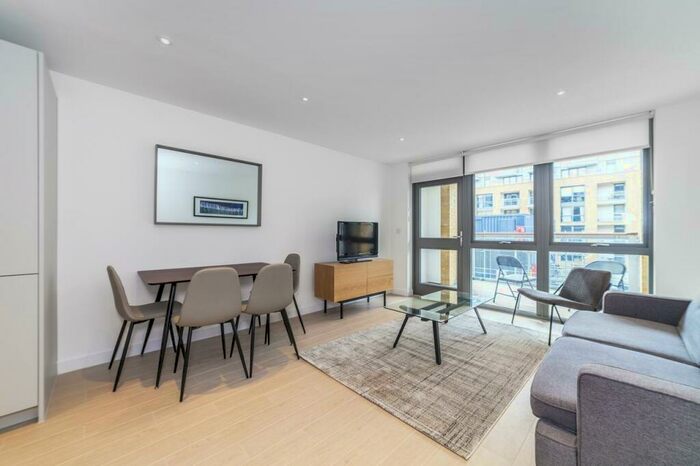 2 Bedroom Apartment To Rent In Packington Square, Islington, London, N1