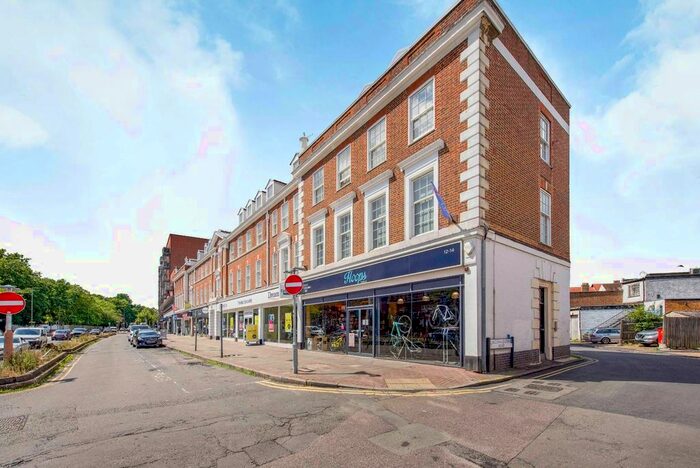 1 Bedroom Flat To Rent In New Zealand Avenue, Walton-On-Thames, KT12