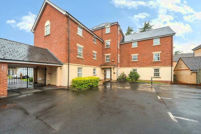 2 Bedroom Apartment To Rent In Newbury, Berkshire, RG14