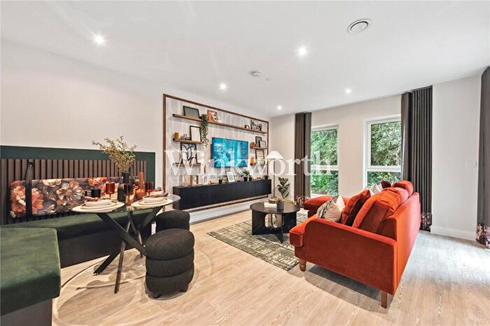 2 Bedroom Apartment For Sale In St. Ann's Road, London, N15