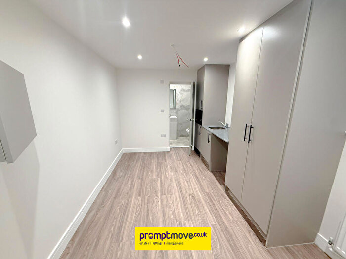 Studio To Rent In Dunstable Road Luton, LU4