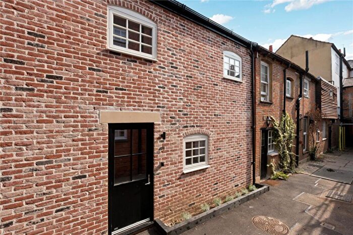2 Bedroom House For Sale In Harts Yard, Farnham, GU9