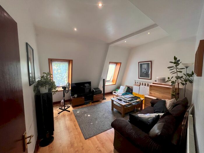 3 Bedroom Flat To Rent In Uxbridge Road, Hanwell, London, W7