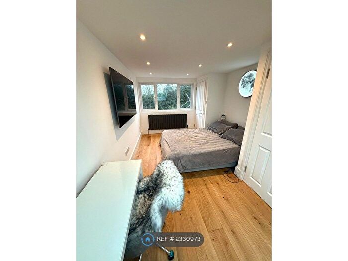 2 Bedroom Flat To Rent In Alberta Road, Enfield, EN1