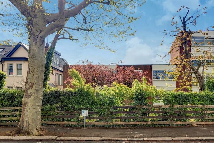 2 Bedroom Flat To Rent In Brunswick House, Dollis Avenue, Finchley, N3