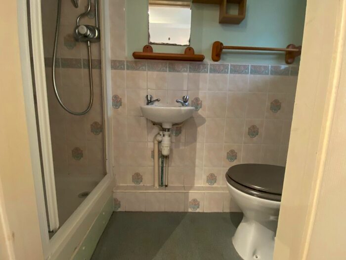 1 Bedroom Flat To Rent In Feltham, TW14