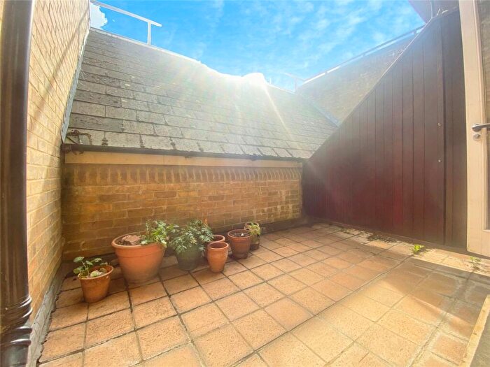 1 Bedroom Apartment For Sale In Christchurch Street, Cambridge, Cambridgeshire, CB1