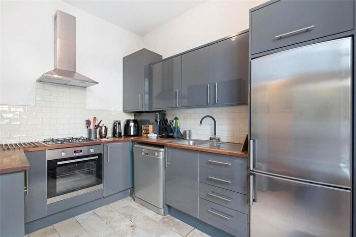 3 Bedroom Apartment To Rent In Gatestone Road, London, SE19