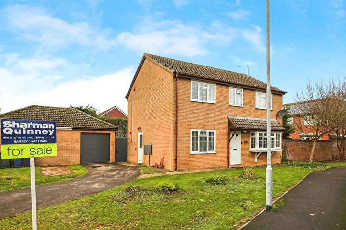 4 Bedroom Detached House For Sale In The Malting, Ramsey, Huntingdon, PE26