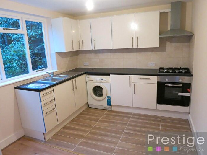 1 Bedroom Flat To Rent In Richmond Road, London, E8