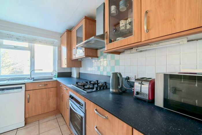 2 Bedroom Apartment To Rent In Montpellier Court, St. Leonards Road, SL4