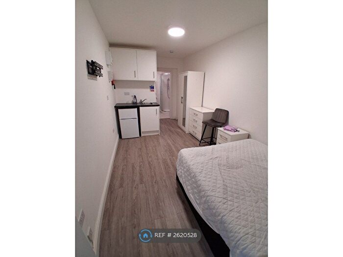 Studio To Rent In Tamworth Lane, Mitcham, CR4