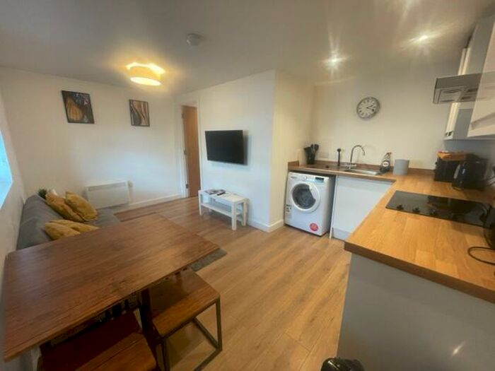 1 Bedroom Flat To Rent In Whitehall Road, Bristol, BS5