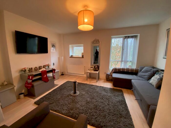 2 Bedroom Flat To Rent In Stroud Crescent, Roehampton SW15