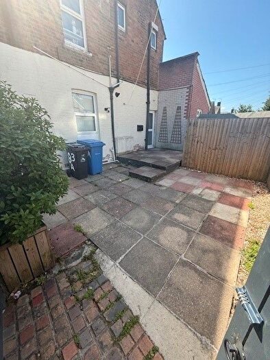 3 Bedroom Flat To Rent In Kingston Road, Poole, BH15