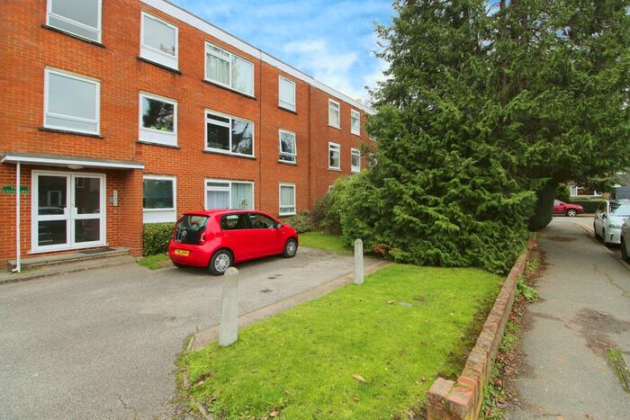 2 Bedroom Flat To Rent In The Conifers, Devonshire Road, Hatch End, HA5