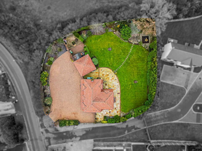 3 Bedroom Detached House For Sale In Cranfield Park Road, Wickford, SS12