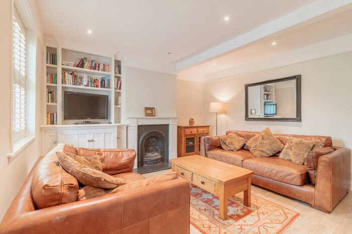 2 Bedroom Terraced House To Rent In Kings Road, Windsor, SL4